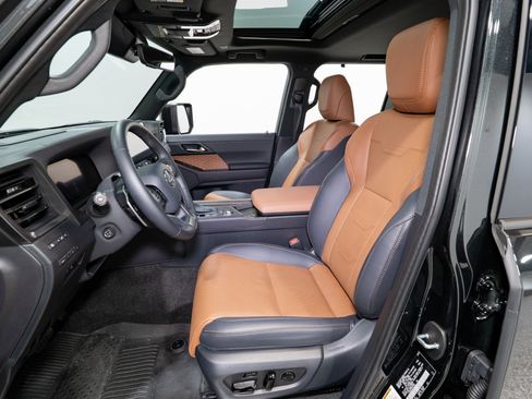 Used 2025 Lexus GX 550 image 16