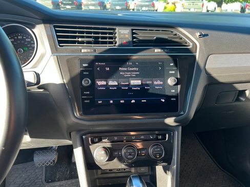 Used 2019 Volkswagen Tiguan SE AWD/4WD image 15