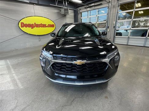 Used 2024 Chevrolet Trax LT image 8