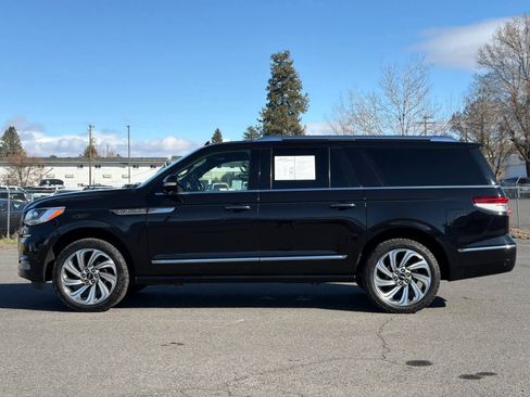Used 2022 Lincoln Navigator L Reserve image 6