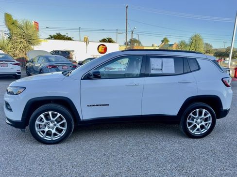 Used 2024 Jeep Compass Latitude w/ Sun and Sound Group image 4