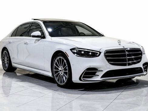 Used 2025 Mercedes-Benz S 580 4MATIC Sedan image 3