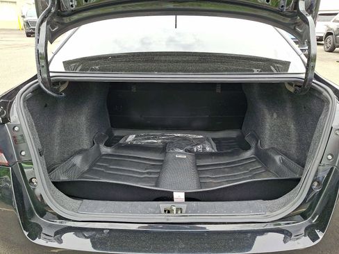 Used 2023 Nissan Versa S w/ Trunk Package FWD image 27