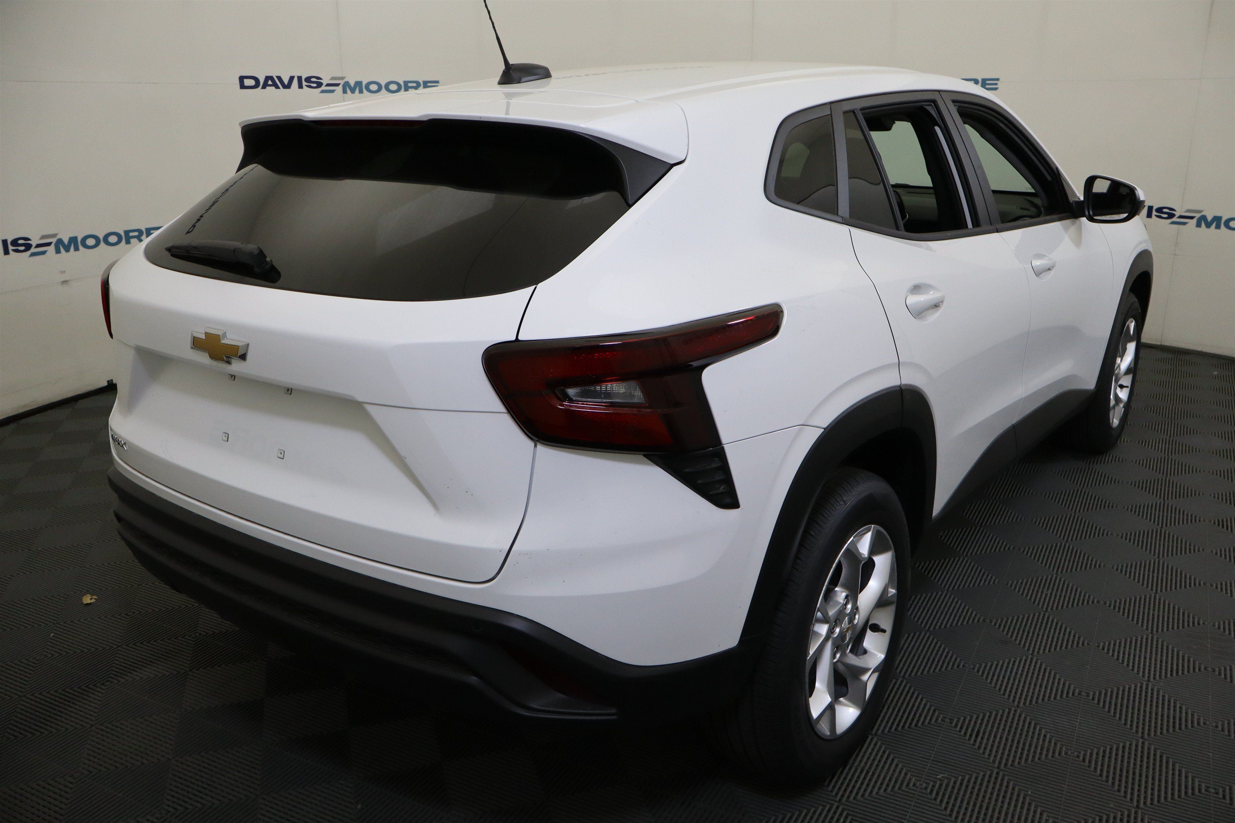 New 2026 Chevrolet Trax LS w/ LS Convenience Package FWD image 6