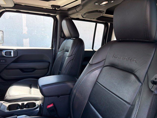 Used 2018 Jeep Wrangler Unlimited Sahara AWD/4WD image 14