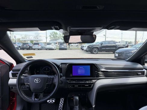 Used 2025 Toyota Camry SE w/ Convenience Package image 15