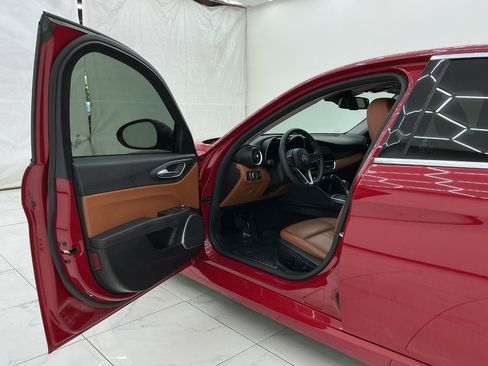 Used 2019 Alfa Romeo Giulia RWD image 16