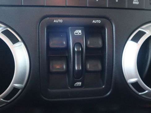 Used 2015 Jeep Wrangler Unlimited Sahara w/ Connectivity Group AWD/4WD image 66