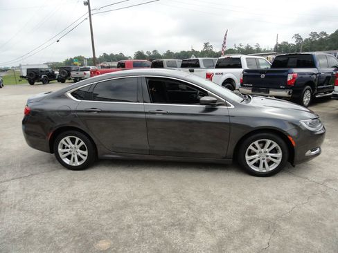 Used 2015 Chrysler 200 Limited image 5