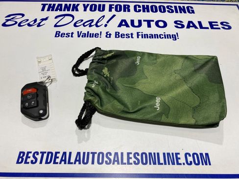 Used 2020 Jeep Wrangler Unlimited Sahara AWD/4WD image 31