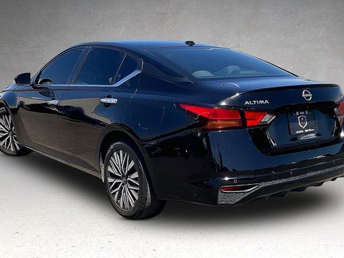Used 2023 Nissan Altima 2.5 SV image 3