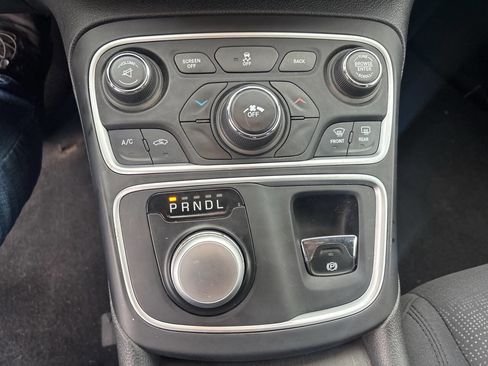 Used 2015 Chrysler 200 Limited w/ Convenience Group FWD image 15