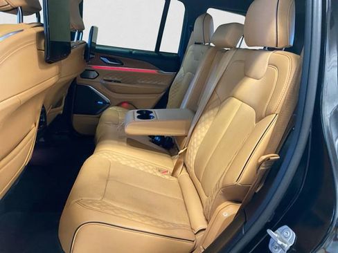 Used 2023 Jeep Grand Cherokee Summit image 14