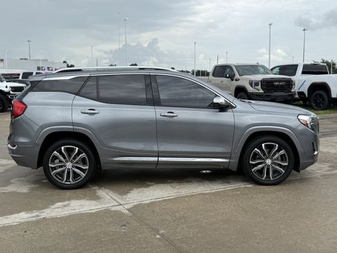 Used 2018 GMC Terrain Denali w/ Comfort Package FWD image 3