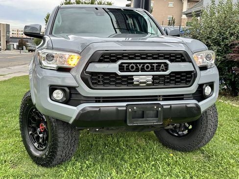 Used 2020 Toyota Tacoma SR5 w/ Technology Package AWD/4WD image 4