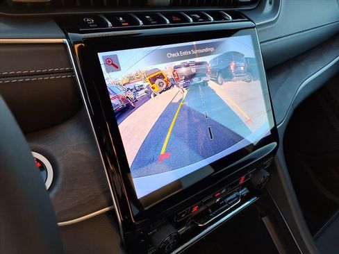 New 2025 Jeep Grand Cherokee Limited w/ Black Appearance Package image 23