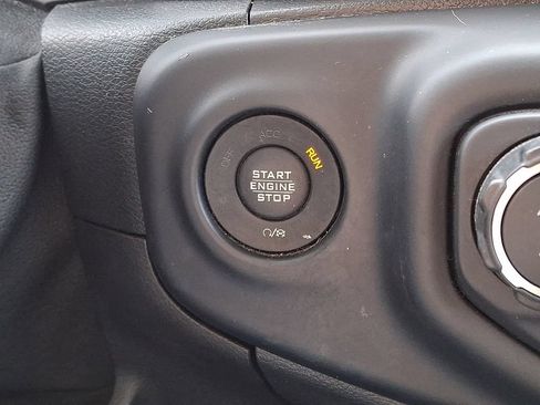 Used 2019 Jeep Wrangler Unlimited Sahara AWD/4WD image 22