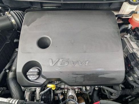 Used 2023 Chevrolet Traverse RS w/ LPO, Floor Liner Package FWD image 34