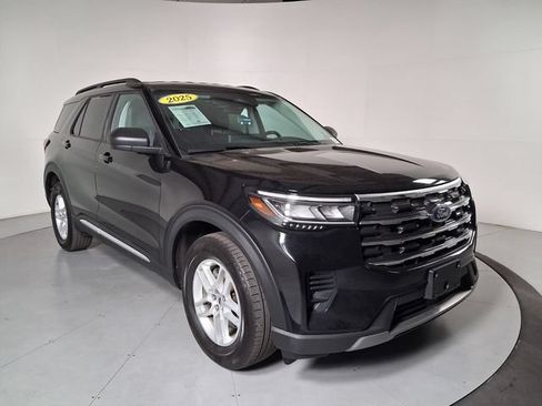 Used 2025 Ford Explorer Active AWD/4WD image 2