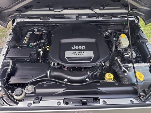 Used 2013 Jeep Wrangler Sport AWD/4WD image 34