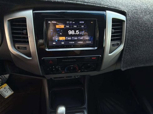 Used 2015 Toyota Tacoma PreRunner image 39