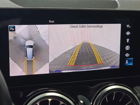 Used 2021 Mercedes-Benz GLB 250 4MATIC w/ Premium Package image 43