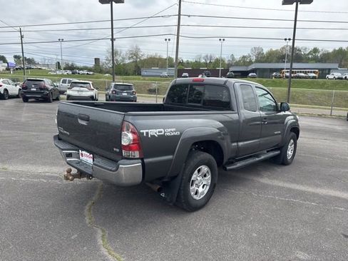Used 2014 Toyota Tacoma 4x4 Access Cab V6 w/ TRD Off-Road Package image 8