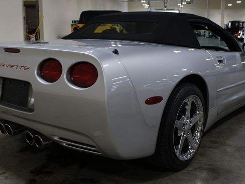 Used 2002 Chevrolet Corvette Convertible w/ Preferred Equipment Group2 RWD image 5