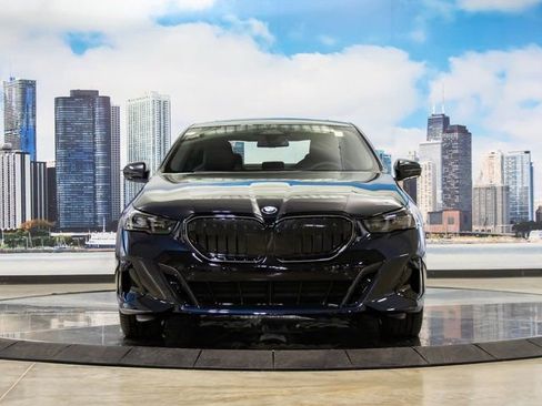 Used 2026 BMW 530i xDrive w/ M Sport Package AWD/4WD image 3