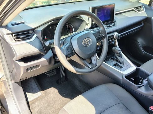 Used 2025 Toyota RAV4 XLE FWD image 15