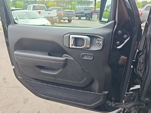 Used 2024 Jeep Gladiator Sport AWD/4WD image 29