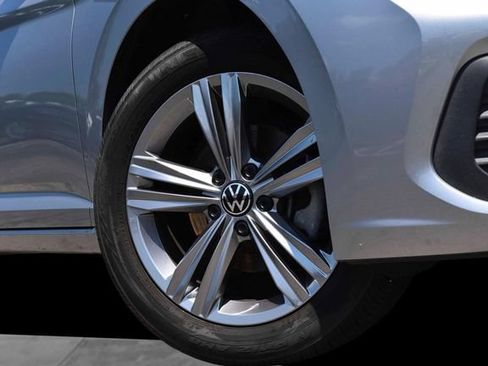 Certified 2023 Volkswagen Jetta SE FWD image 3
