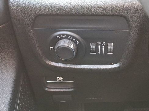 Certified 2024 Jeep Grand Cherokee Altitude image 28