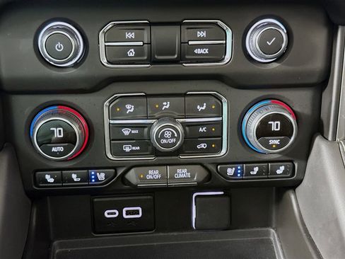 Used 2024 Chevrolet Tahoe Premier w/ Premium Package AWD/4WD image 16