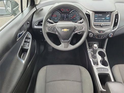 Used 2017 Chevrolet Cruze LT w/ Convenience Package image 11
