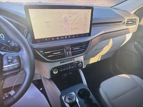 Used 2023 Ford Escape Platinum image 20