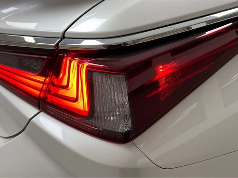 Certified 2023 Lexus ES 350 w/ Premium Package FWD image 29
