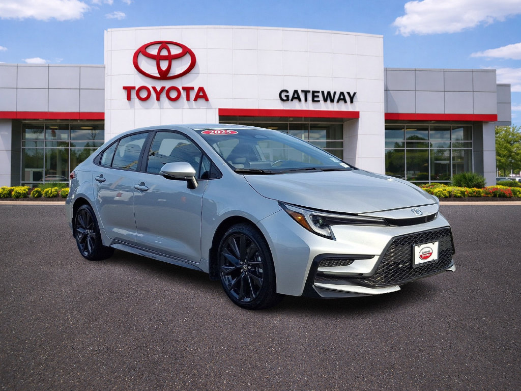 Used 2025 Toyota Corolla SE w/ Convenience Package FWD image 3
