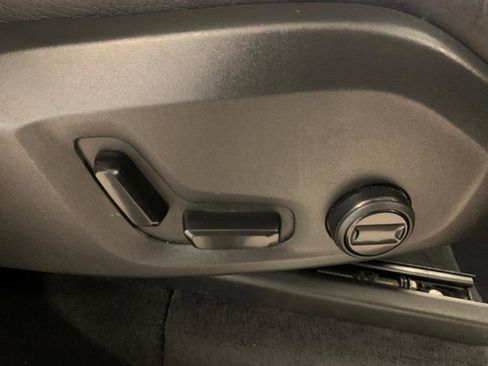 Used 2022 Volvo XC90 T6 Momentum w/ Climate Package image 47