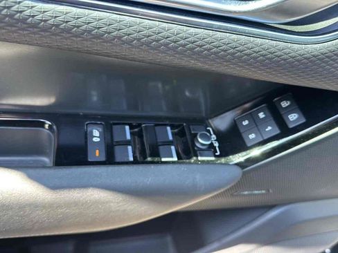 Used 2022 Land Rover Range Rover Velar S AWD/4WD image 33