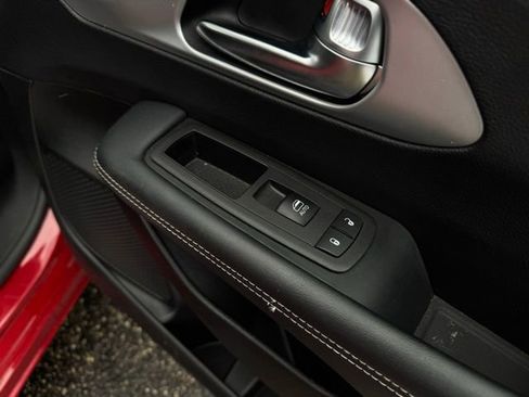 Used 2025 Chrysler Pacifica Limited image 16