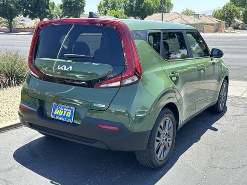 Used 2022 Kia Soul EX FWD image 3