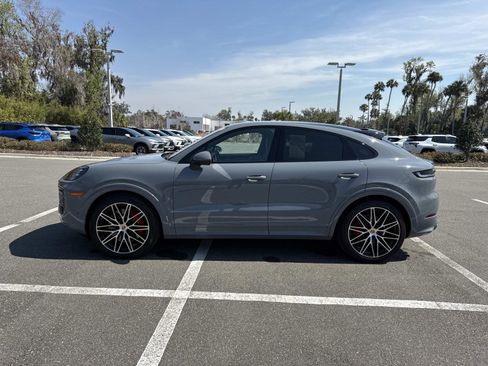 Used 2024 Porsche Cayenne S image 6