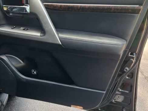 Used 2013 Toyota Land Cruiser image 30