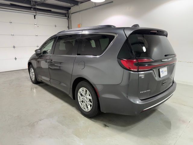 Used 2022 Chrysler Pacifica Touring-L FWD image 5