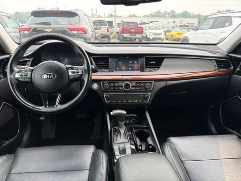 Used 2017 Kia Cadenza Premium FWD image 23