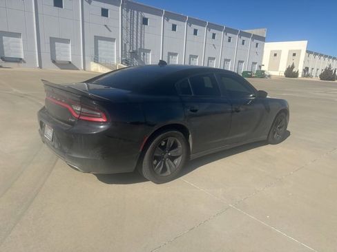 Used 2016 Dodge Charger SXT w/ Navigation & Travel Group image 5