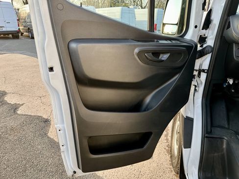 Used 2023 Mercedes-Benz Sprinter 2500 image 10
