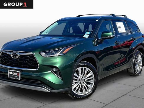 Certified 2025 Toyota Highlander Platinum image 1