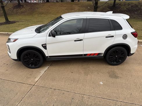 Used 2020 Mitsubishi Outlander Sport Black Edition image 14